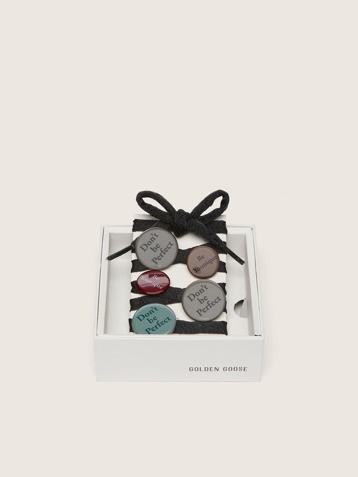 Golden Goose - Skins cordones negros con broches multicolor in 