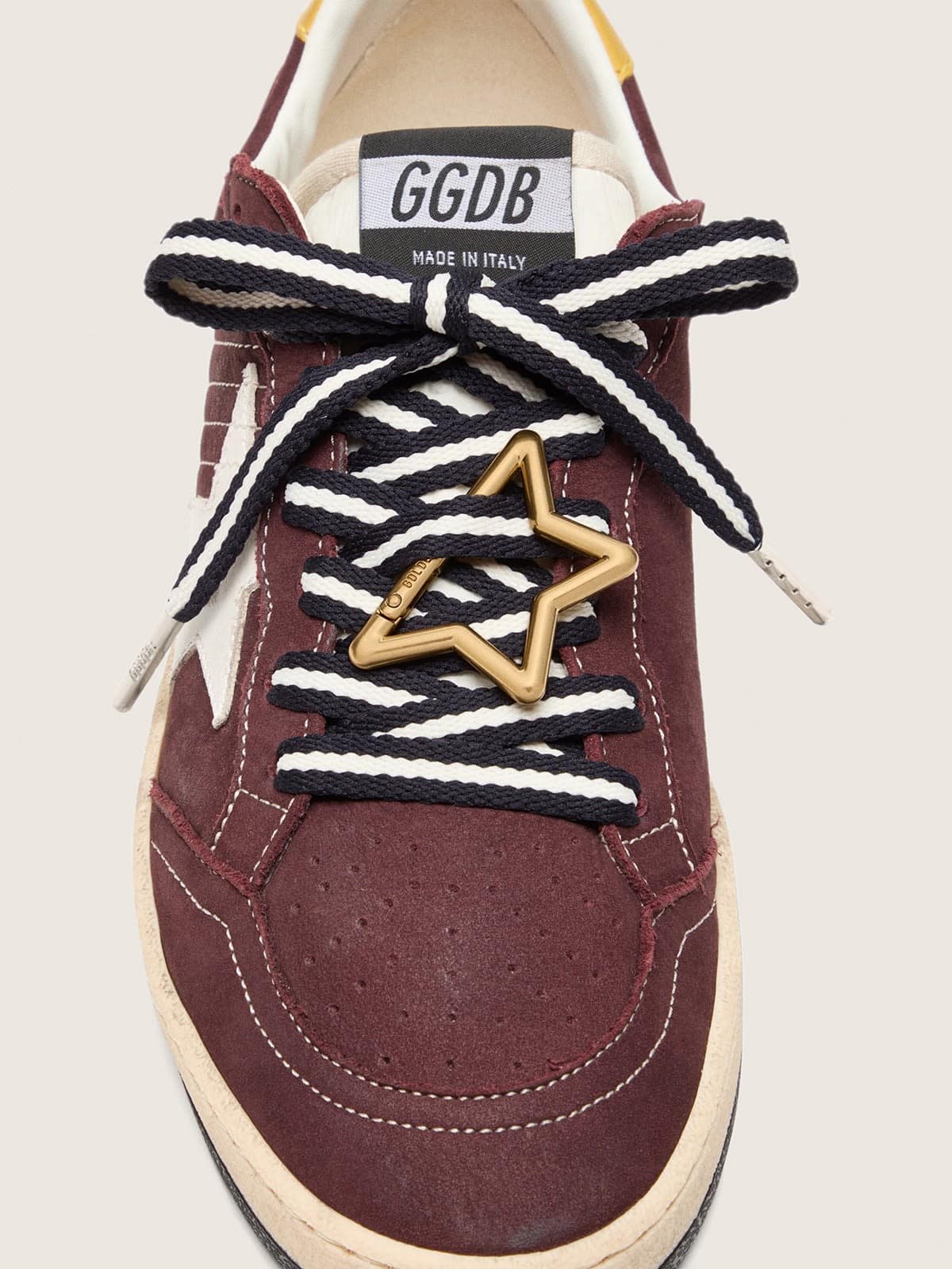 Skins black and white laces with star-shaped snap hook