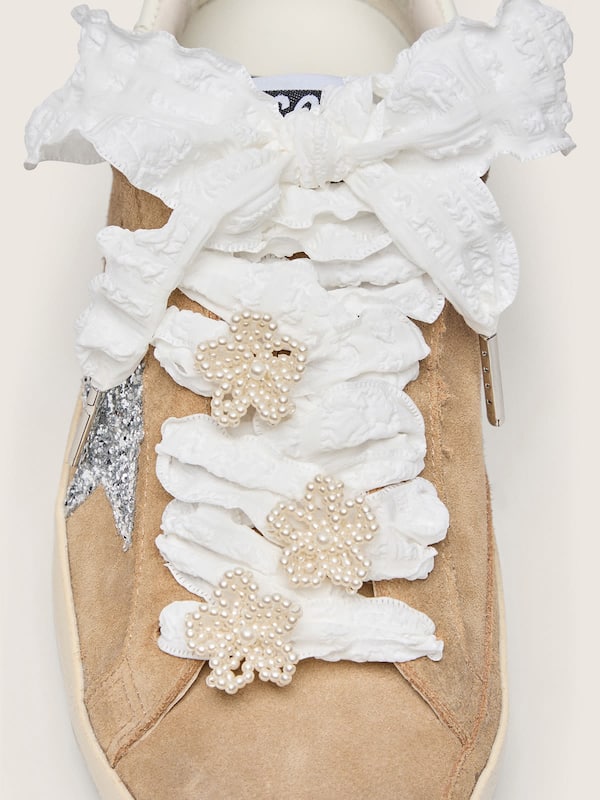 Skins white crinkle laces with flower-shaped beaded appliqu&eacute;s