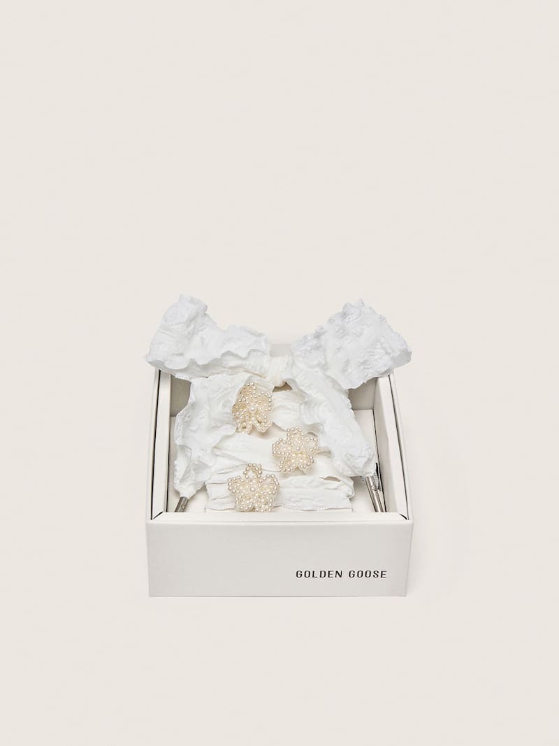 Skins white crinkle laces with flower-shaped beaded appliqu&eacute;s