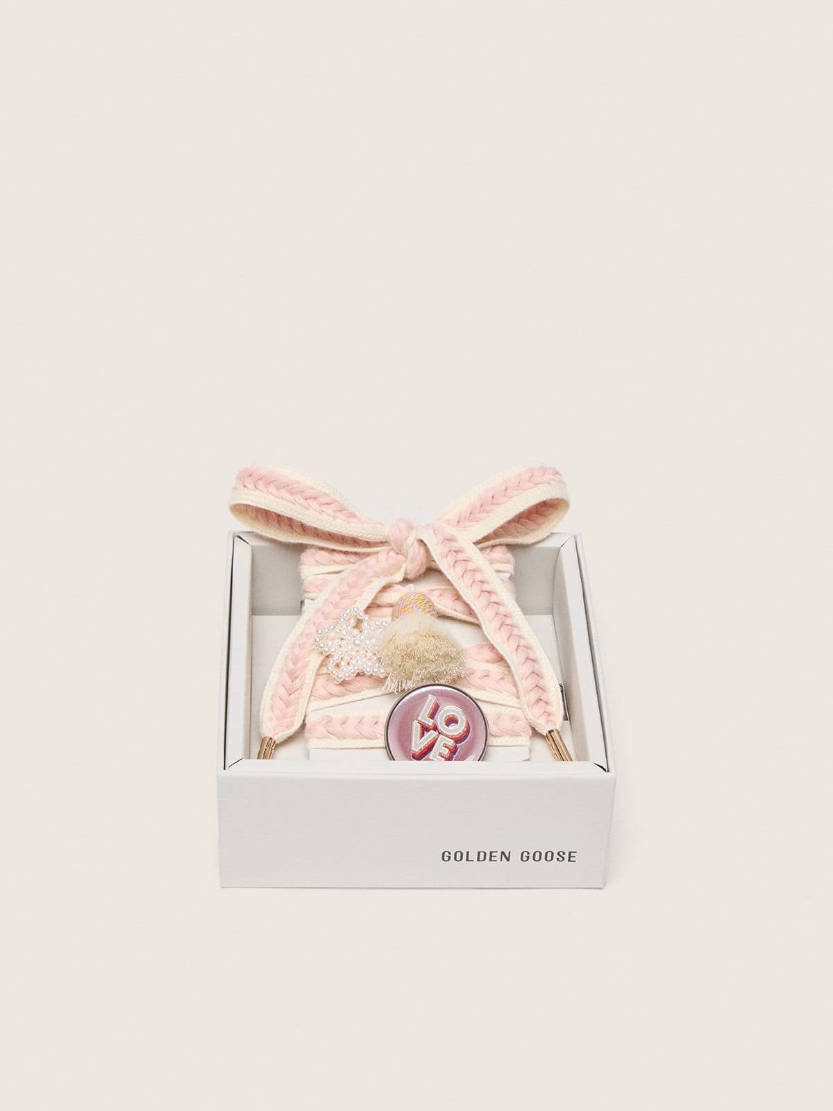 Golden Goose - Lacets Skins beige clair avec tressages roses, broche et application in 