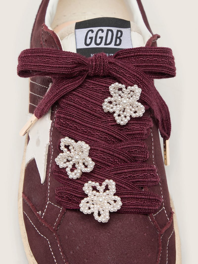Golden Goose - Skins de lana color burdeos con aplicaciones de cuentas con forma de flor in 