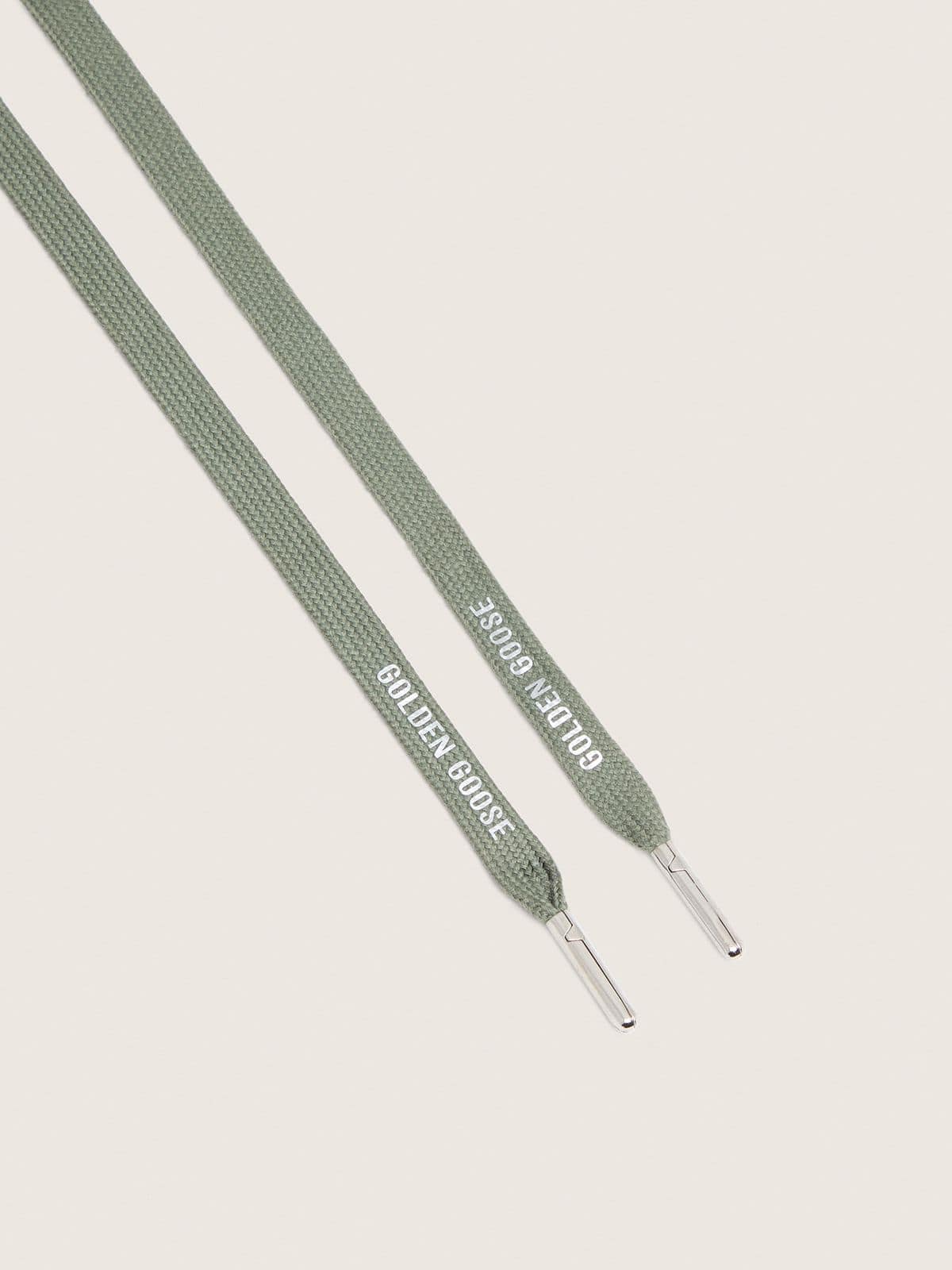 Lacets vert olive avec d&eacute;tails argent&eacute;s