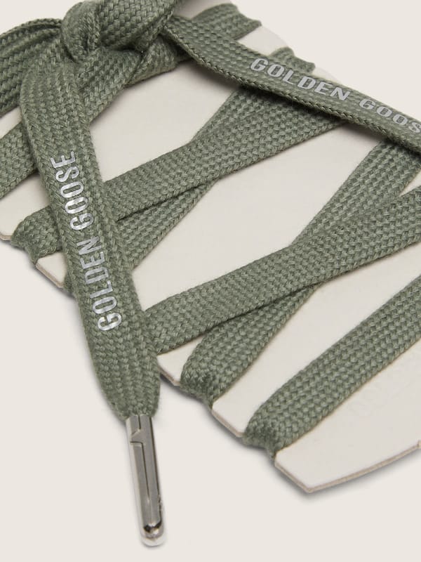 Lacets vert olive avec d&eacute;tails argent&eacute;s