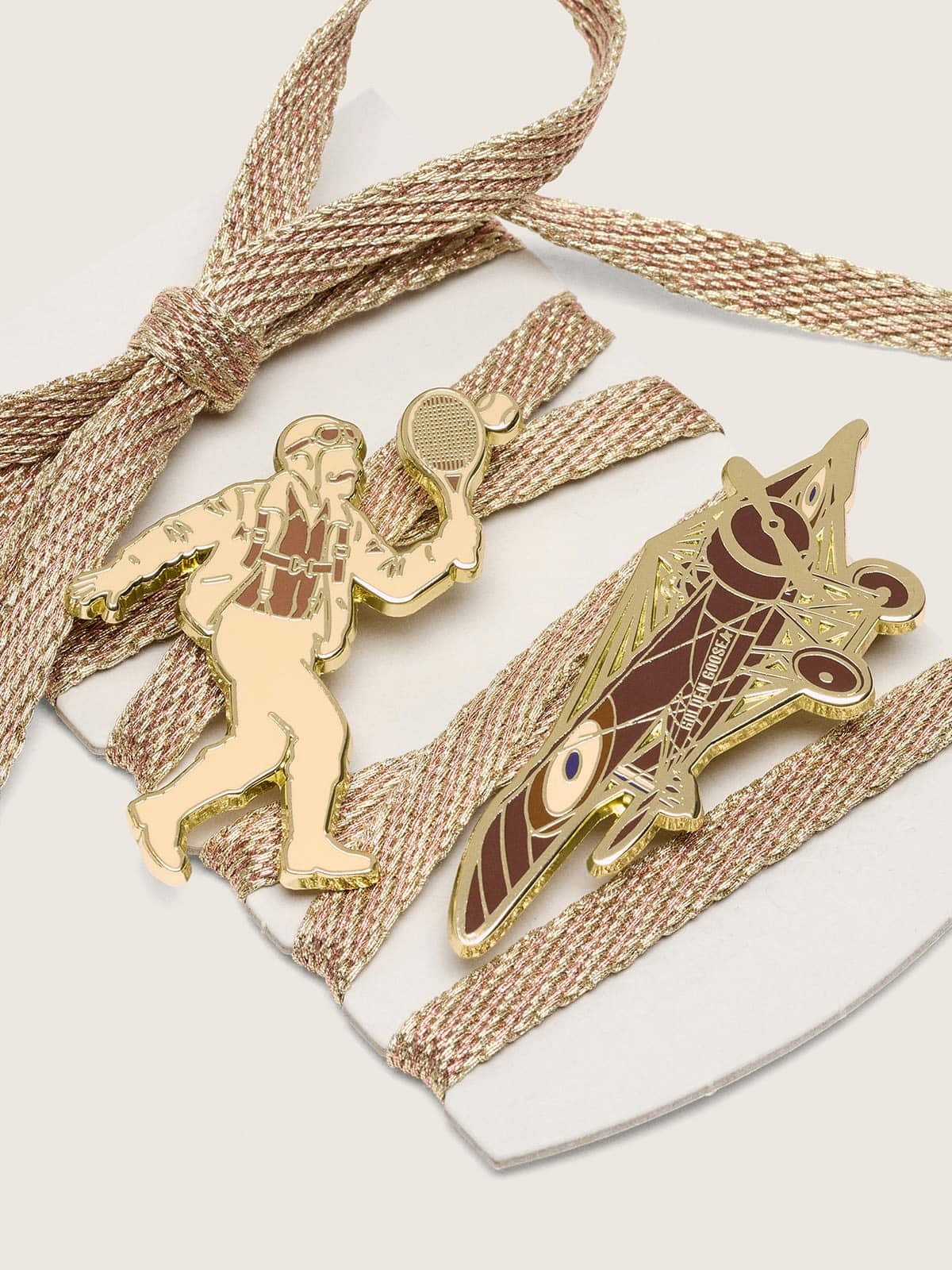 Golden Goose - Metallic-Schn&uuml;rsenkel Skin im Farbton rote Erde mit zwei broschen in 