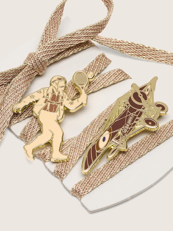 Skins metallic red-clay laces with two pins