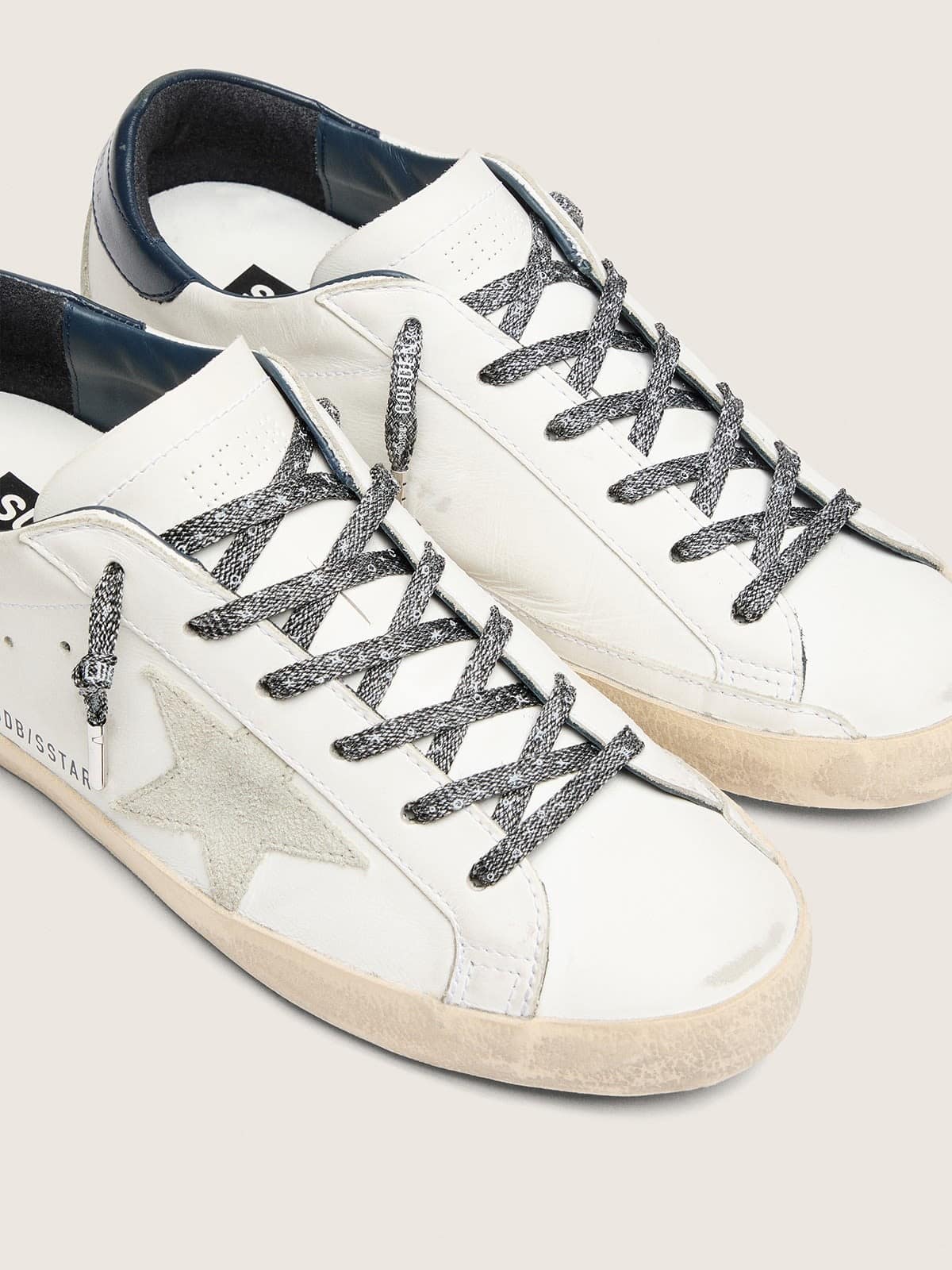 Disney | Golden Goose Cordones de algod&oacute;n negro con logotipos y dibujos plateados en contraste