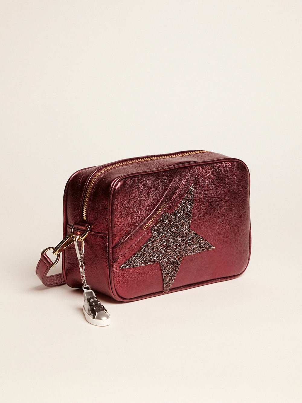 Golden Goose - Borsa Star Bag in pelle laminata rossa con stella Swarovski in 