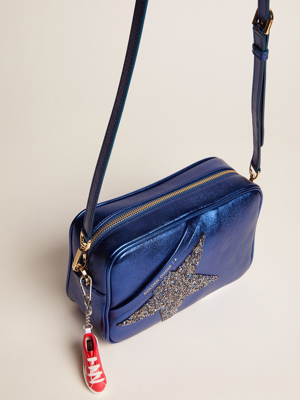 Golden Goose - Bolso Star Bag de piel laminada azul con estrella Swarovski in 