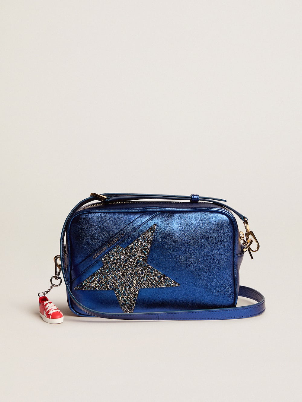 Golden Goose - Bolso Star Bag de piel laminada azul con estrella Swarovski in 