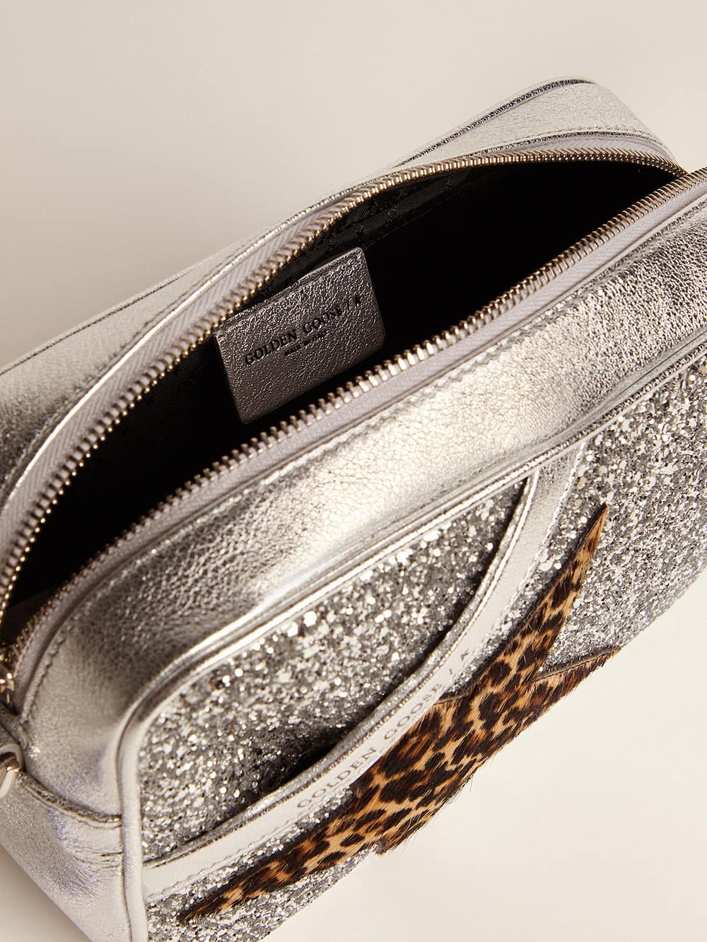 Golden Goose - Borsa Star Bag in pelle laminata con glitter argento e stella in cavallino leopardato in 
