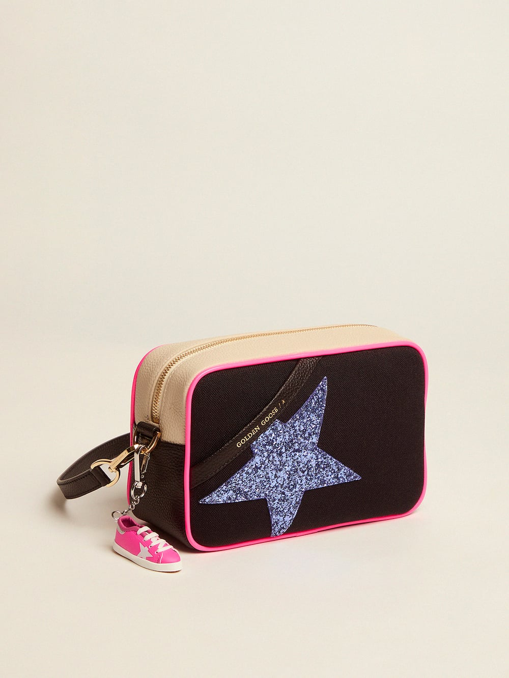 Golden Goose - Bolso Star Bag de lona con aplicaciones blanco sucio de piel martillada y estrella de purpurina morada in 