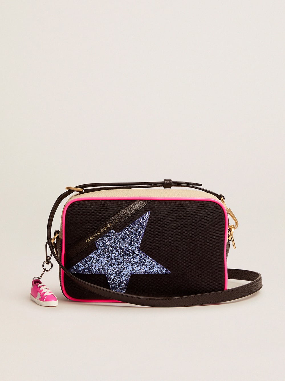 Golden Goose - Bolso Star Bag de lona con aplicaciones blanco sucio de piel martillada y estrella de purpurina morada in 