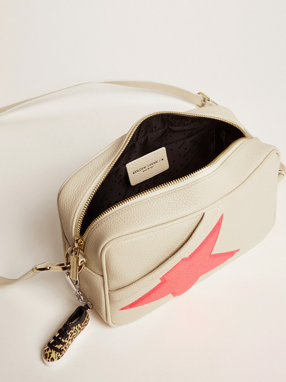 Off-white Star Bag in hammered leather, fuchsia Golden Goose star with  iridescent glitter