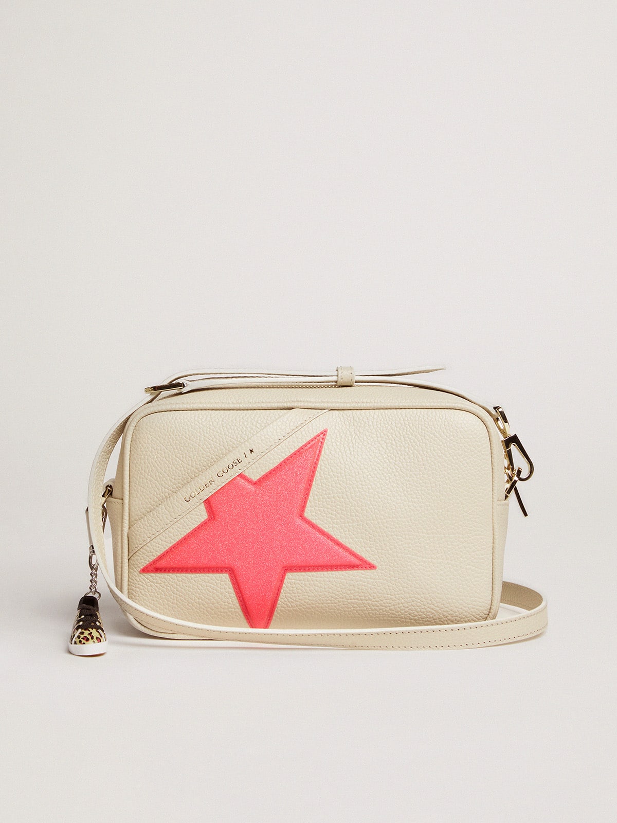 Offwhite Star Bag in hammered leather, fuchsia Golden Goose star with