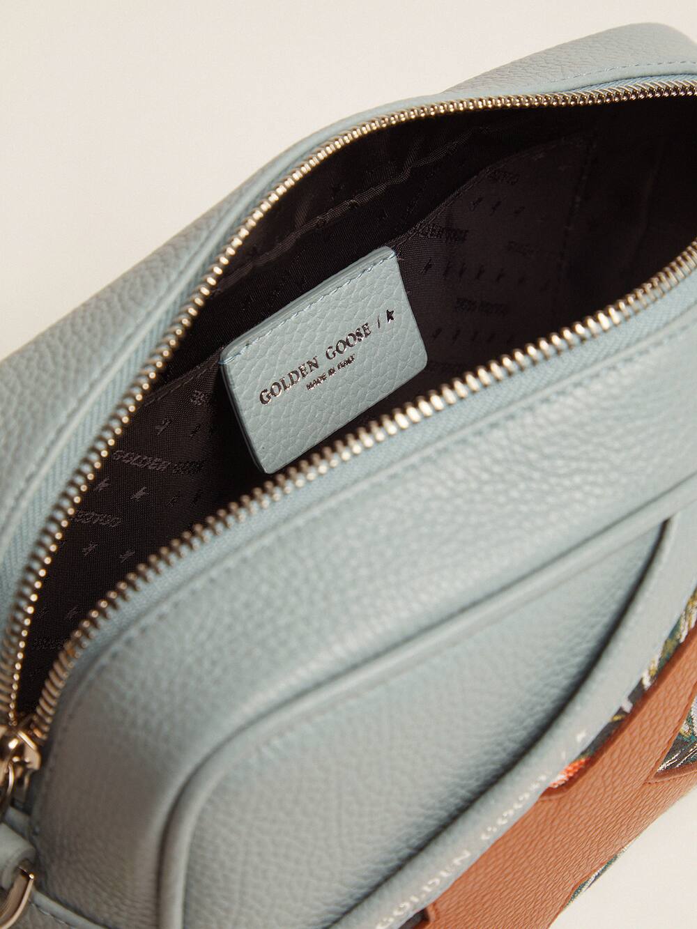 Golden Goose - Tasche Star Bag im Farbton Celadon aus gewalktem Leder mit Jacquard-Print und karamellfarbenem Stern in 