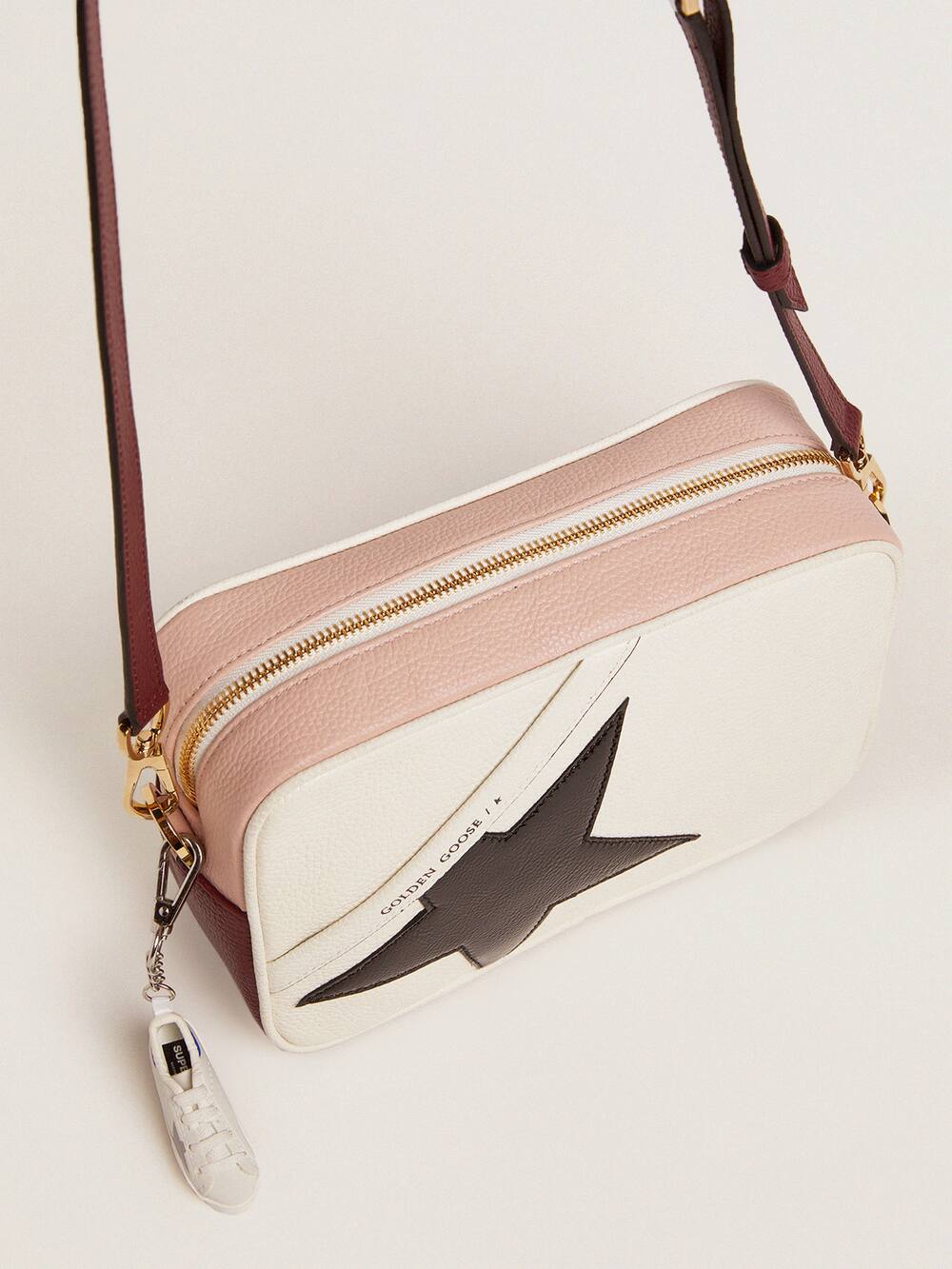 Golden Goose - Weiß-rosafarbene Star Bag mit Stern aus schwarzem Lackleder in 