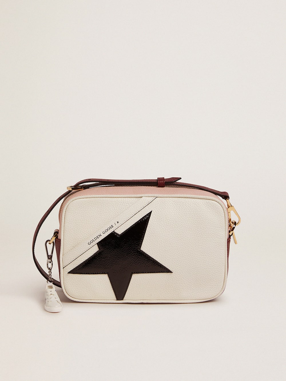 Golden Goose - Sac Star Bag blanc et rose avec étoile noire en cuir verni in 