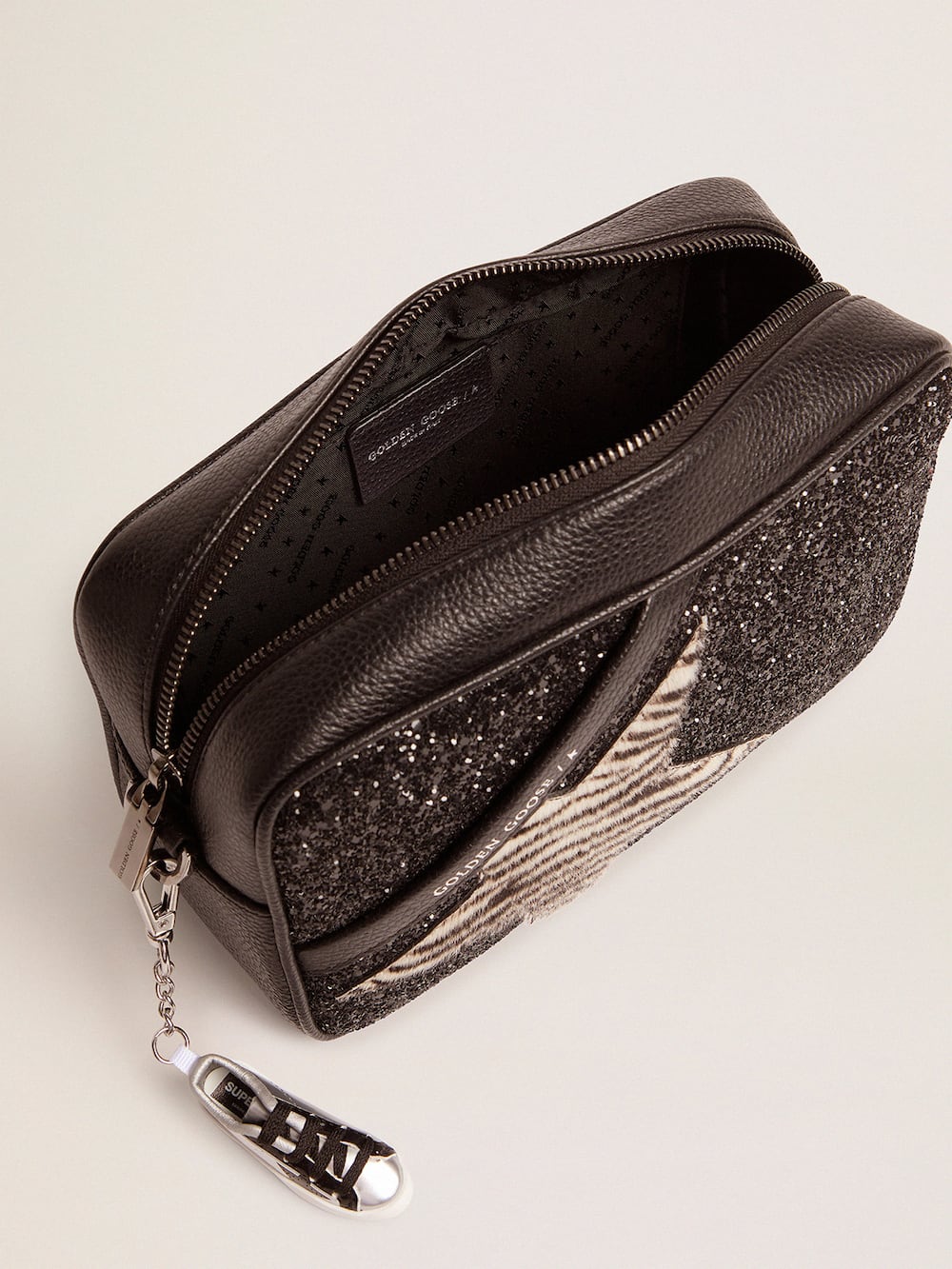 Golden Goose - Sac Star Bag avec paillettes noires et étoile en cuir façon poulain à imprimé zèbre in 