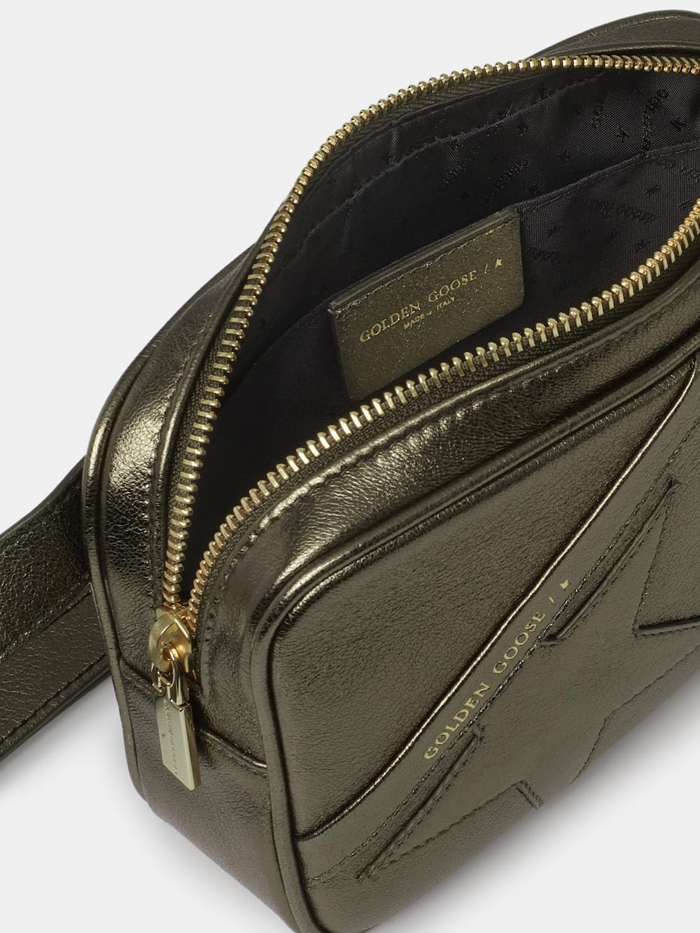 Golden Goose - Tasche Star Belt Bag aus Metallic-Leder in Grün in 