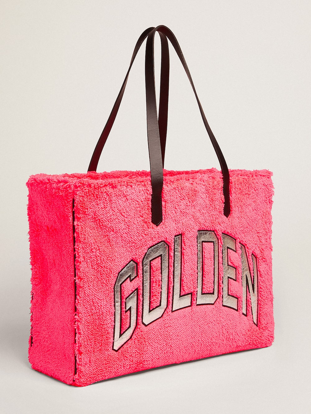 Golden Goose - Damen California Bag East-West aus fuchsiafarbenem Frottee und silberfarbenem Schriftzug in 