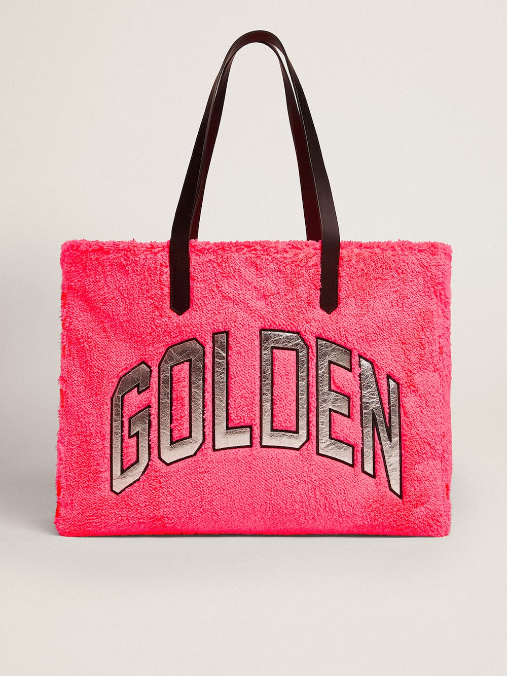 Golden Goose - Damen California Bag East-West aus fuchsiafarbenem Frottee und silberfarbenem Schriftzug in 