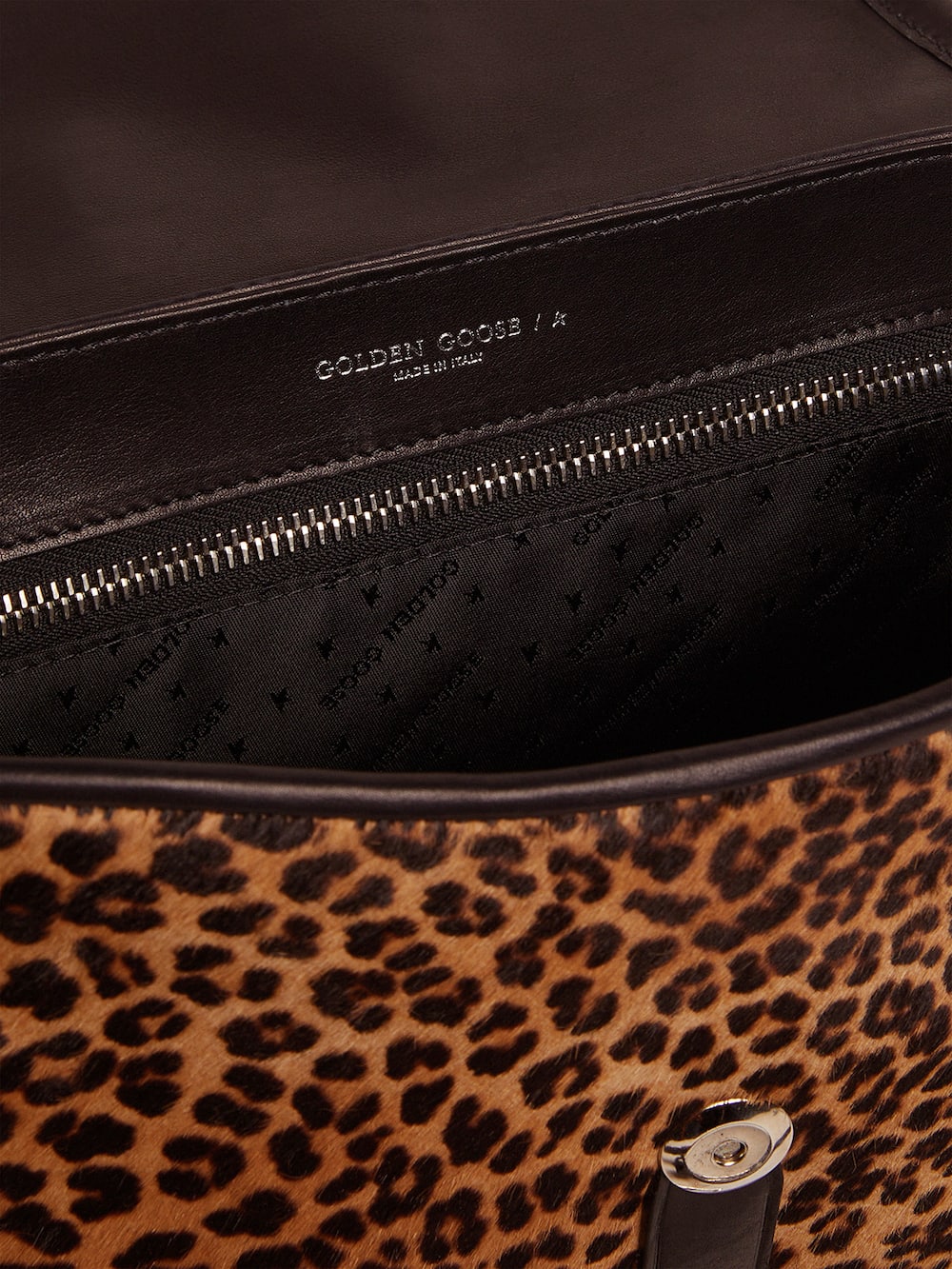 Golden Goose - Sac Rodeo Bag moyen en cuir noir et cuir façon poulain à imprimé léopard in 