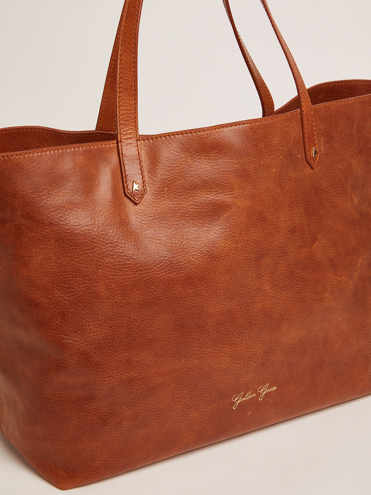 Golden Goose - Pasadena Bag in tan-colored glossy hammered leather with gold logo on the front in 