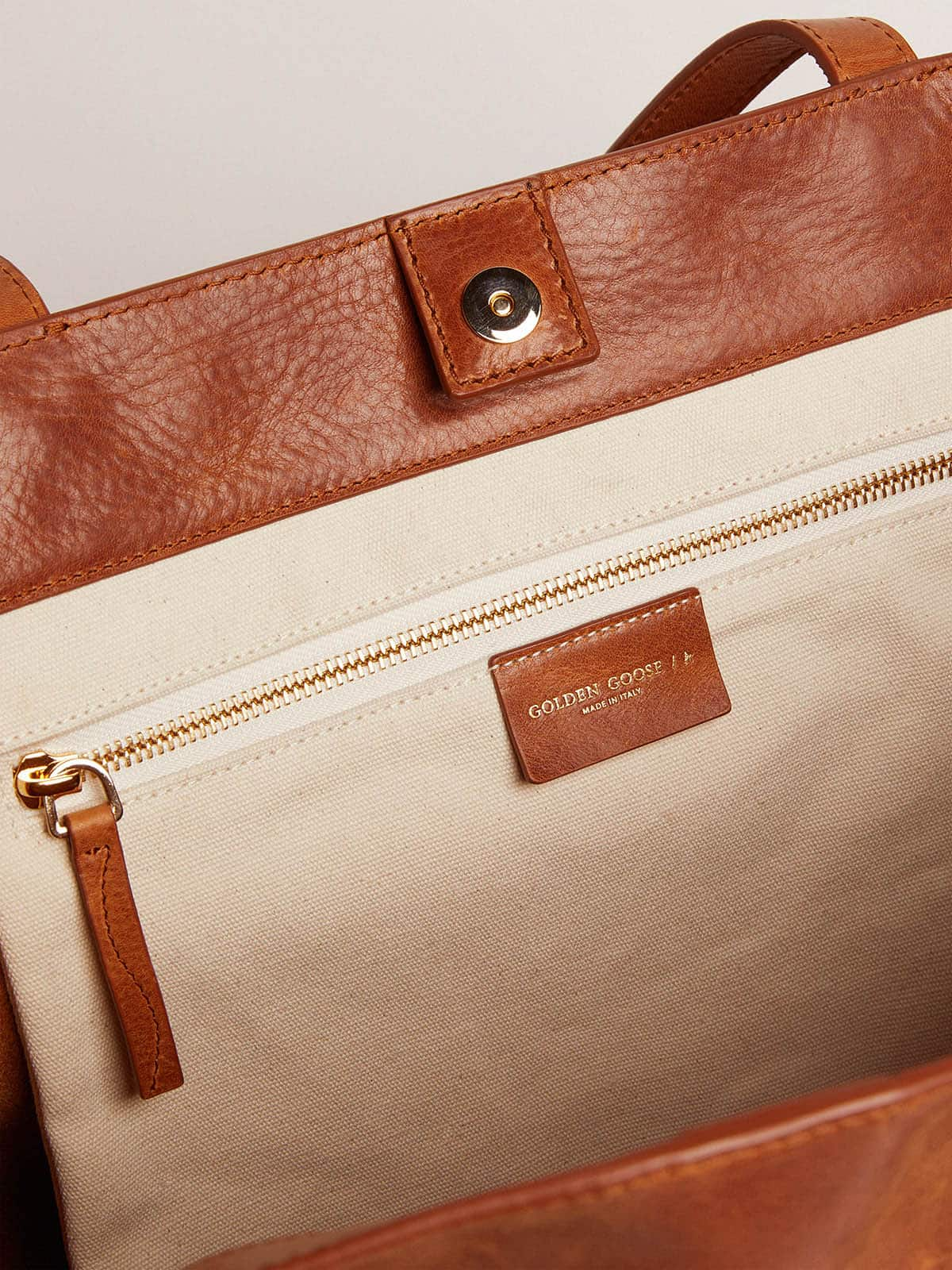 Golden Goose - Pasadena Bag in tan-colored glossy hammered leather with gold logo on the front in 