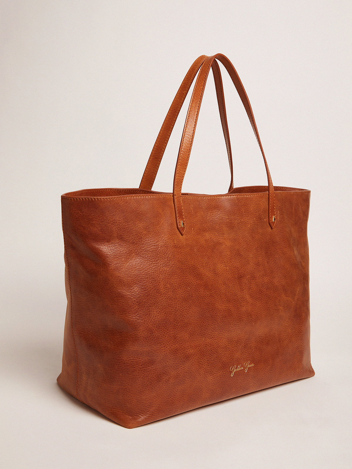 Golden Goose - Pasadena Bag in tan-colored glossy hammered leather with gold logo on the front in