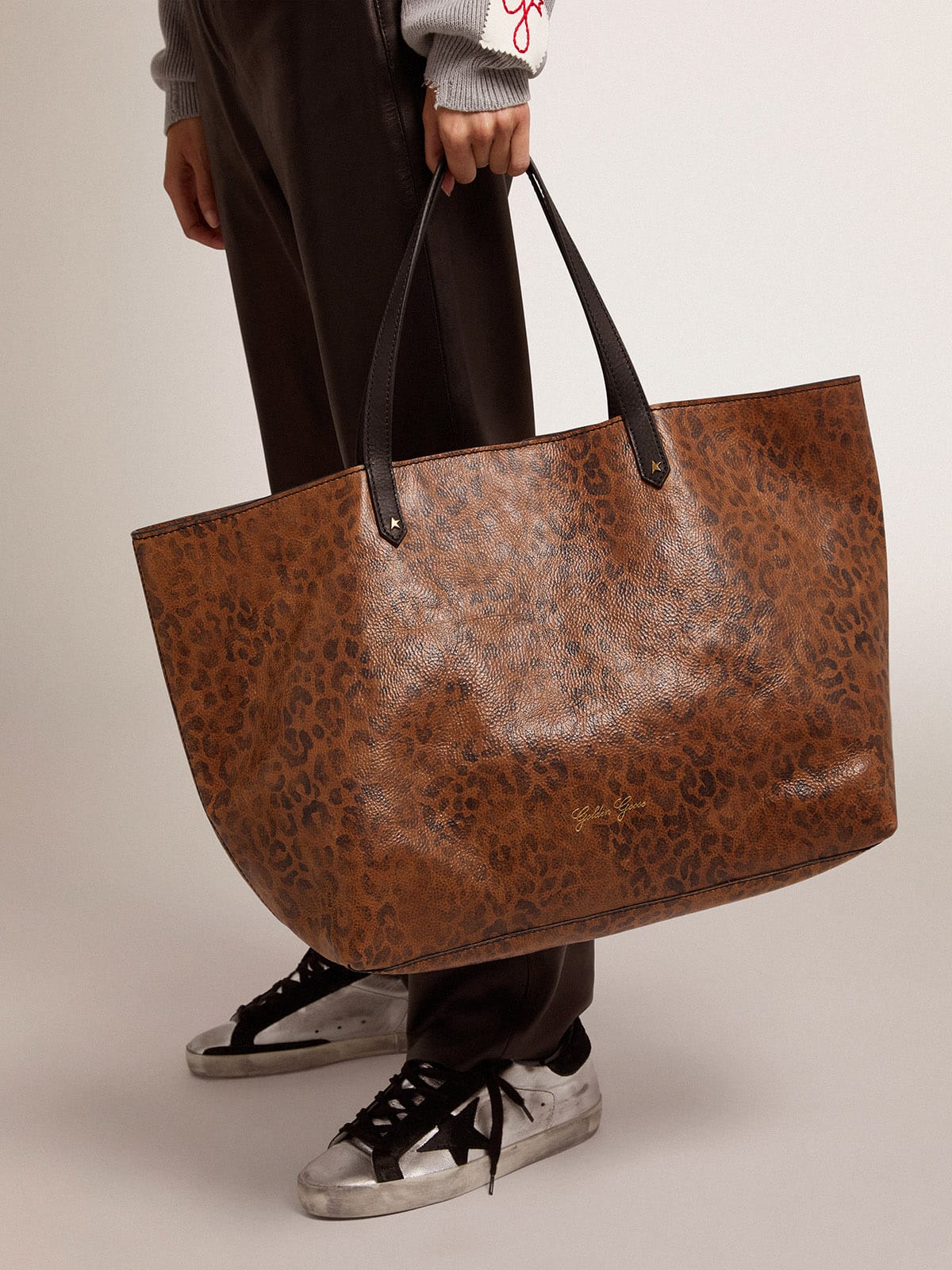 Golden Goose - Pasadena Bag in hammered leather with leopard print and contrasting black handles in 