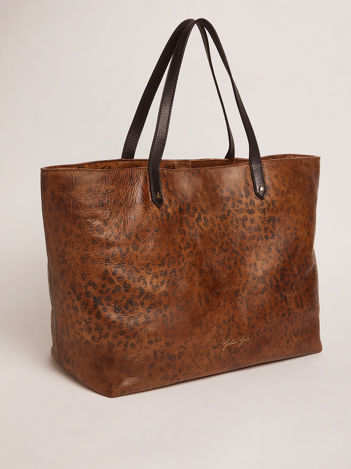 Golden Goose - Pasadena Bag in hammered leather with leopard print and contrasting black handles in 