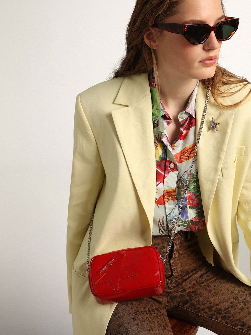 Golden Goose - Mini Star Bag femme en cuir verni rouge avec &eacute;toile ton sur ton in 