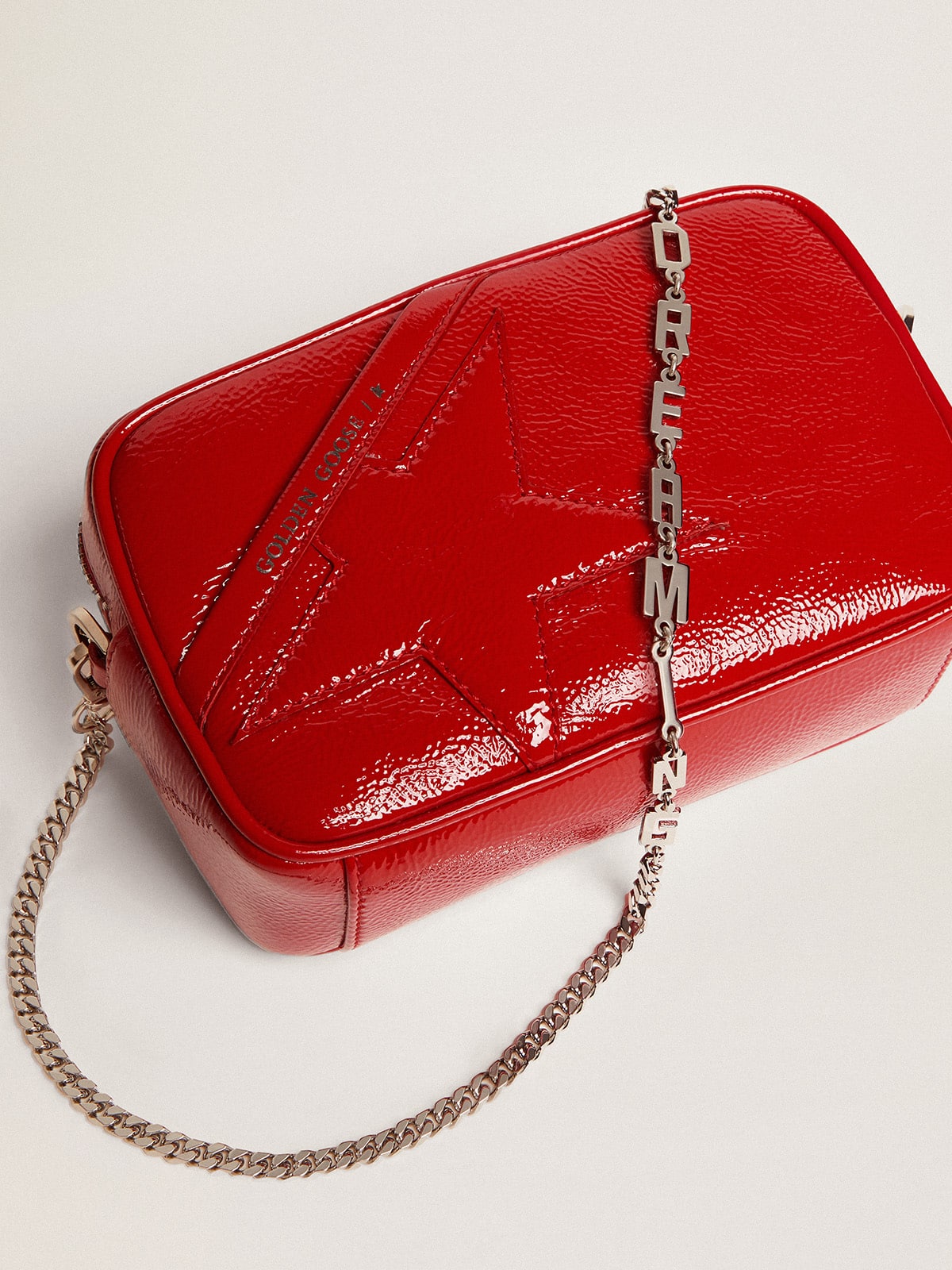 Golden Goose - Mini Star Bag in pelle verniciata rossa e stella ton sur ton in 