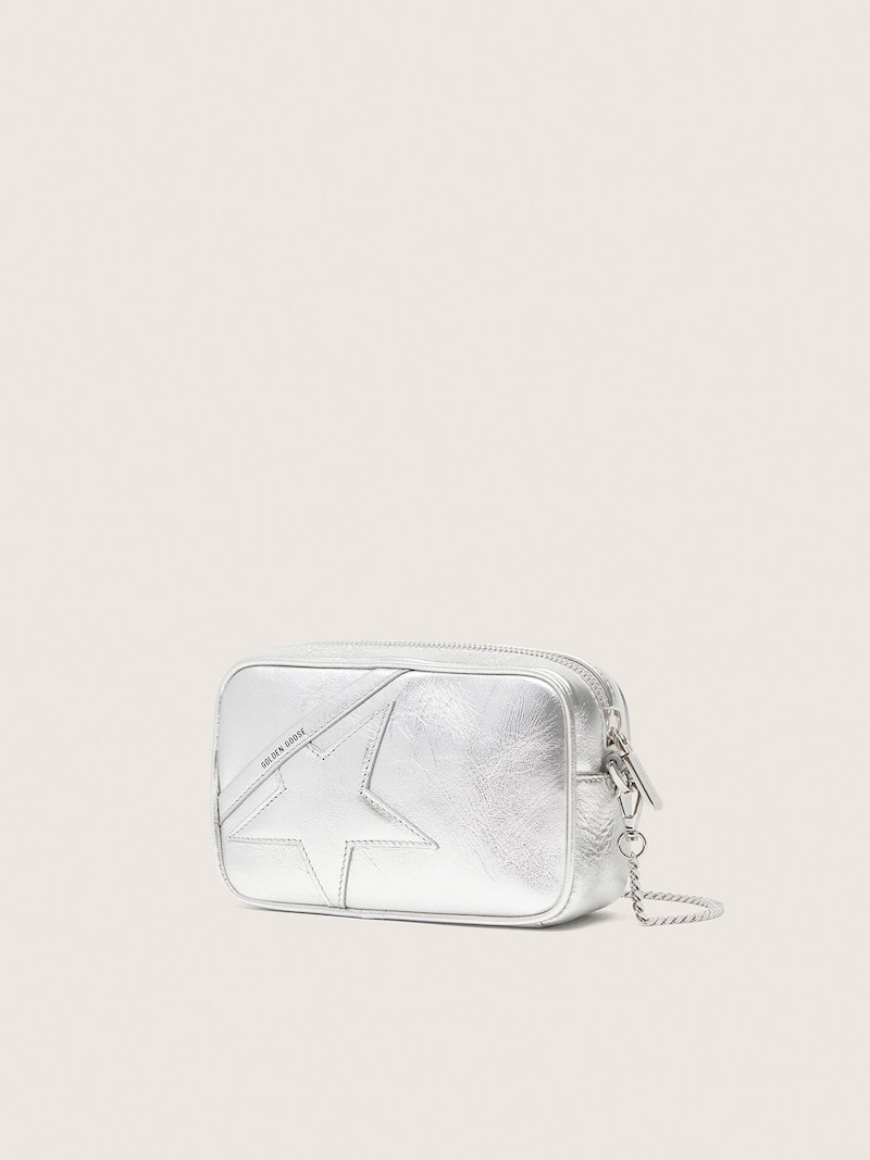 Golden Goose - Mini Star Bag femme en cuir lam&eacute; argent&eacute; avec &eacute;toile ton sur ton in 