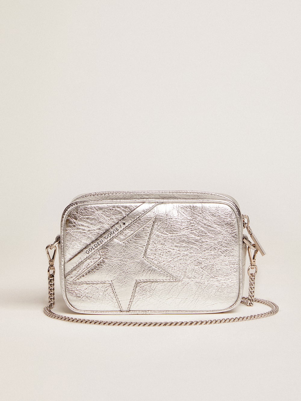 Golden Goose - Mini Star Bag femme en cuir lamé argenté avec étoile ton sur ton in 