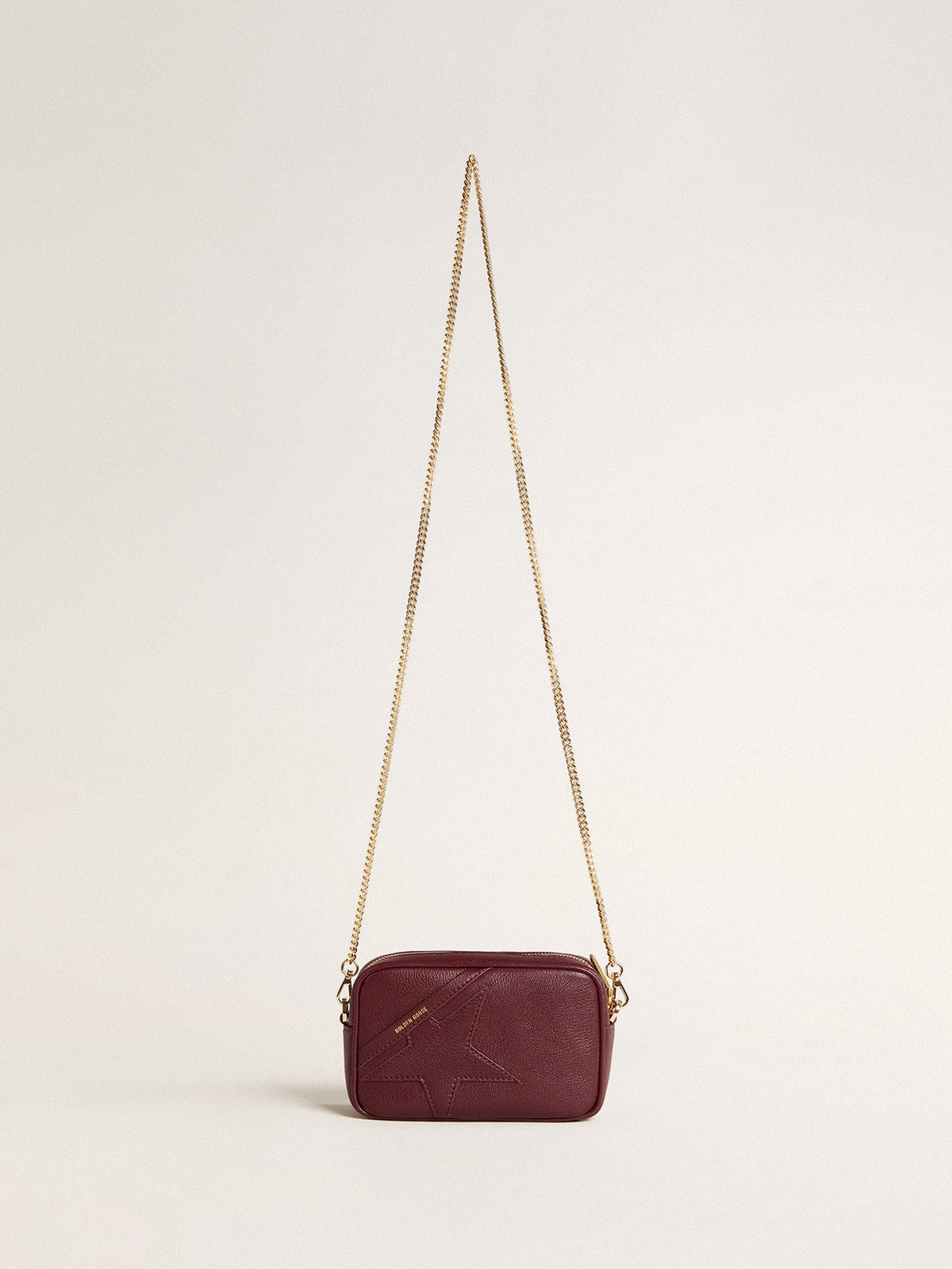 Golden Goose - Mini Star Bag en cuir vin rouge avec étoile ton sur ton in 