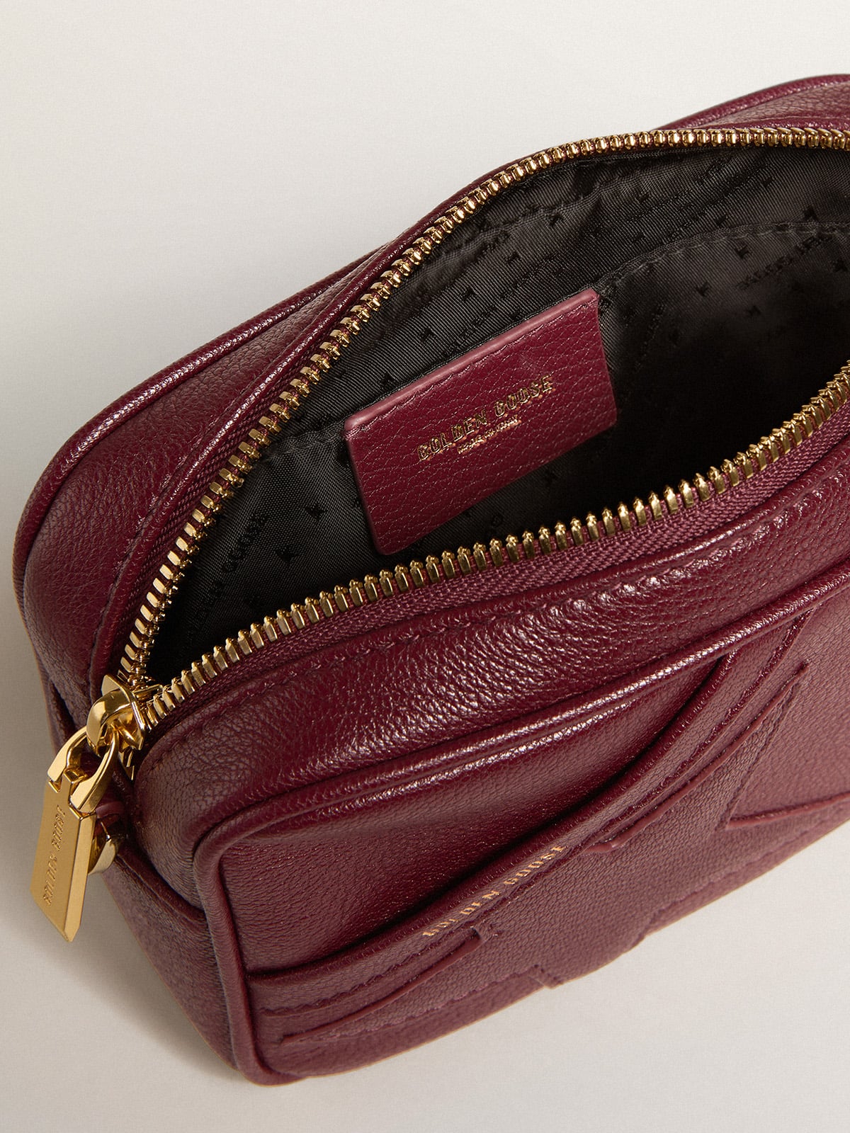 Golden Goose - Mini Star Bag in pelle vino rosso con stella ton sur ton in 