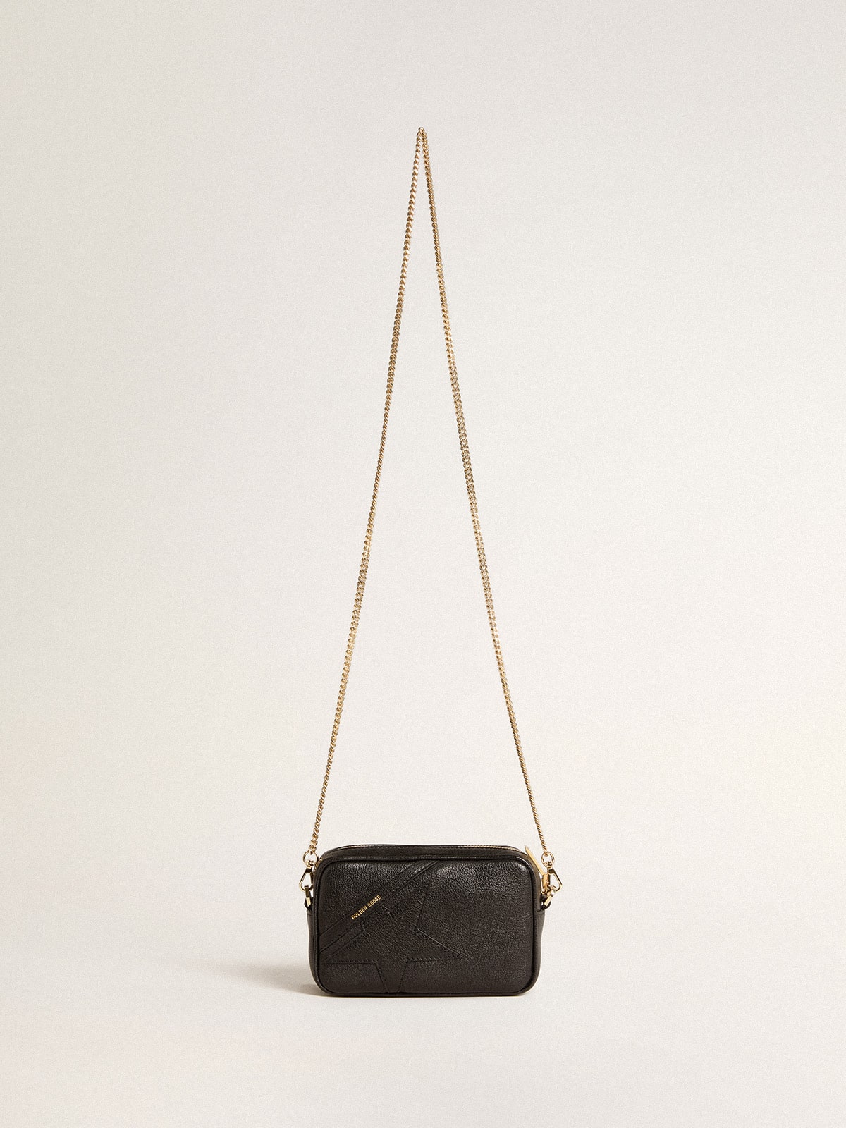 Golden Goose - Mini Star Bag en cuir noir avec étoile ton sur ton in 