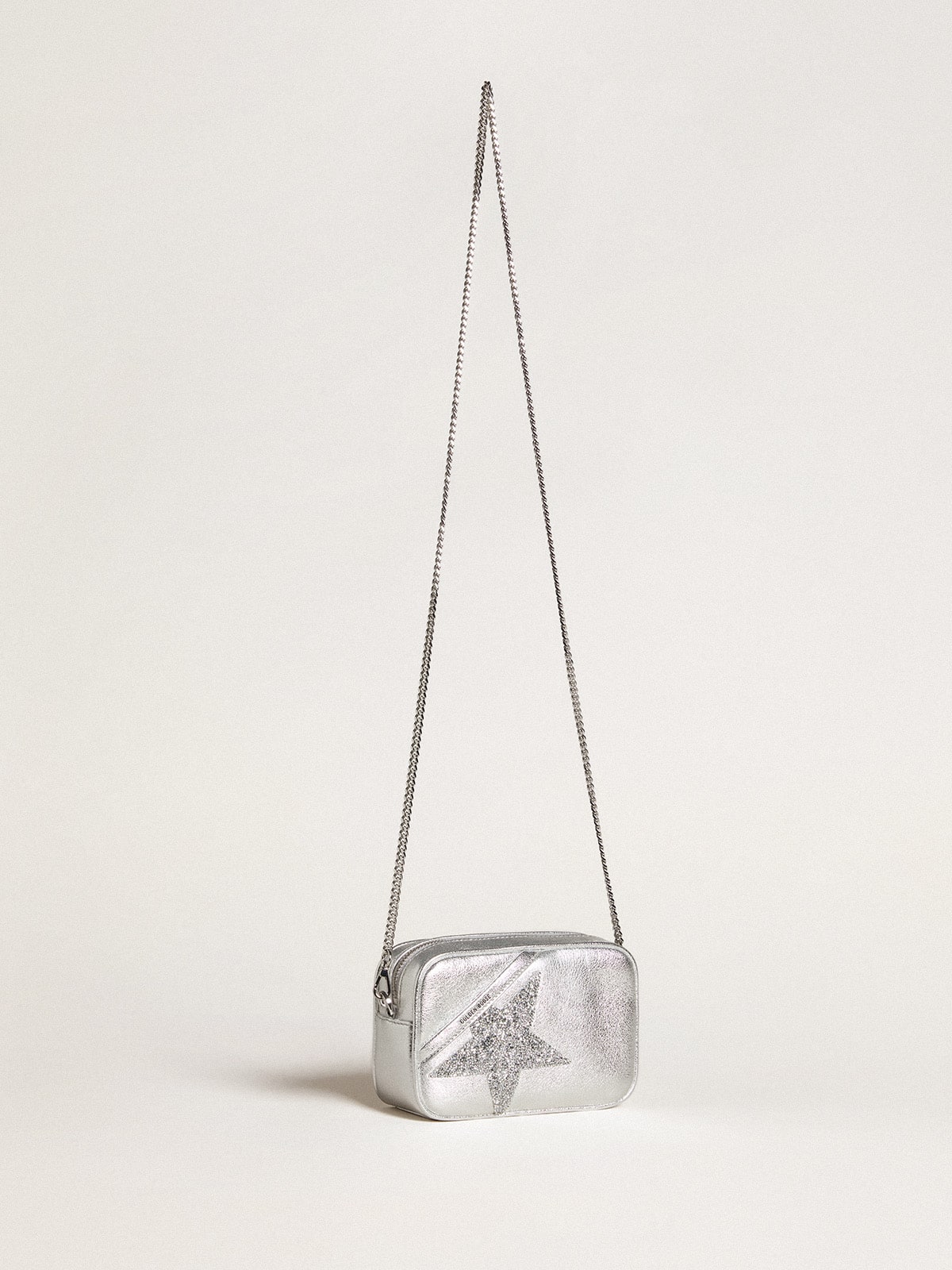 Golden Goose - Mini Star Bag aus silbernem Metallic-Leder mit Swarovski-Kristallen am Stern in 