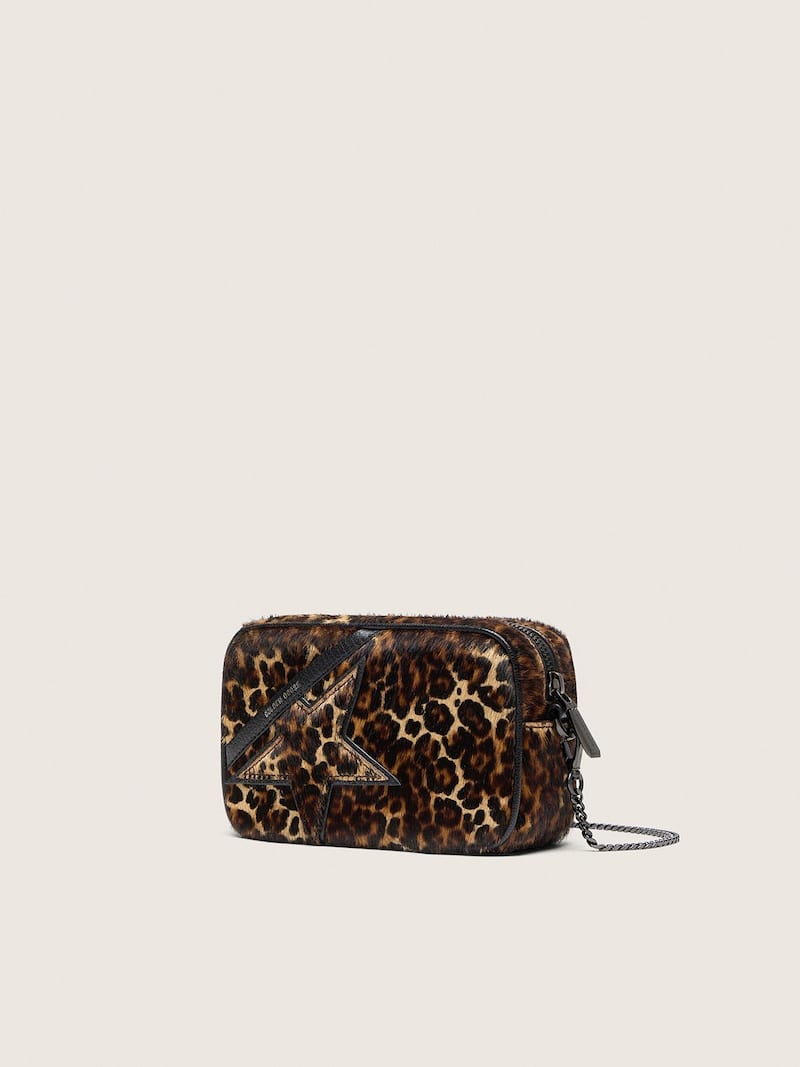 Golden Goose - Mini Star Bag fa&ccedil;on poulain &agrave; imprim&eacute; animalier avec &eacute;toile ton sur ton in 