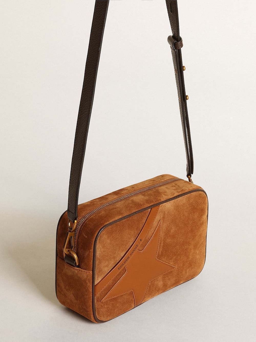 Golden Goose - Bolso Star Bag de ante color tabaco con estrella de piel tono sobre tono in 