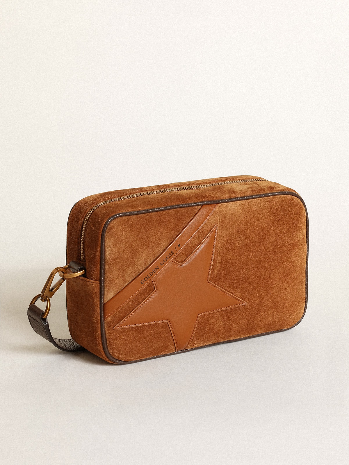 Golden Goose - Star Bag in suede tabacco con stella in pelle ton sur ton in 