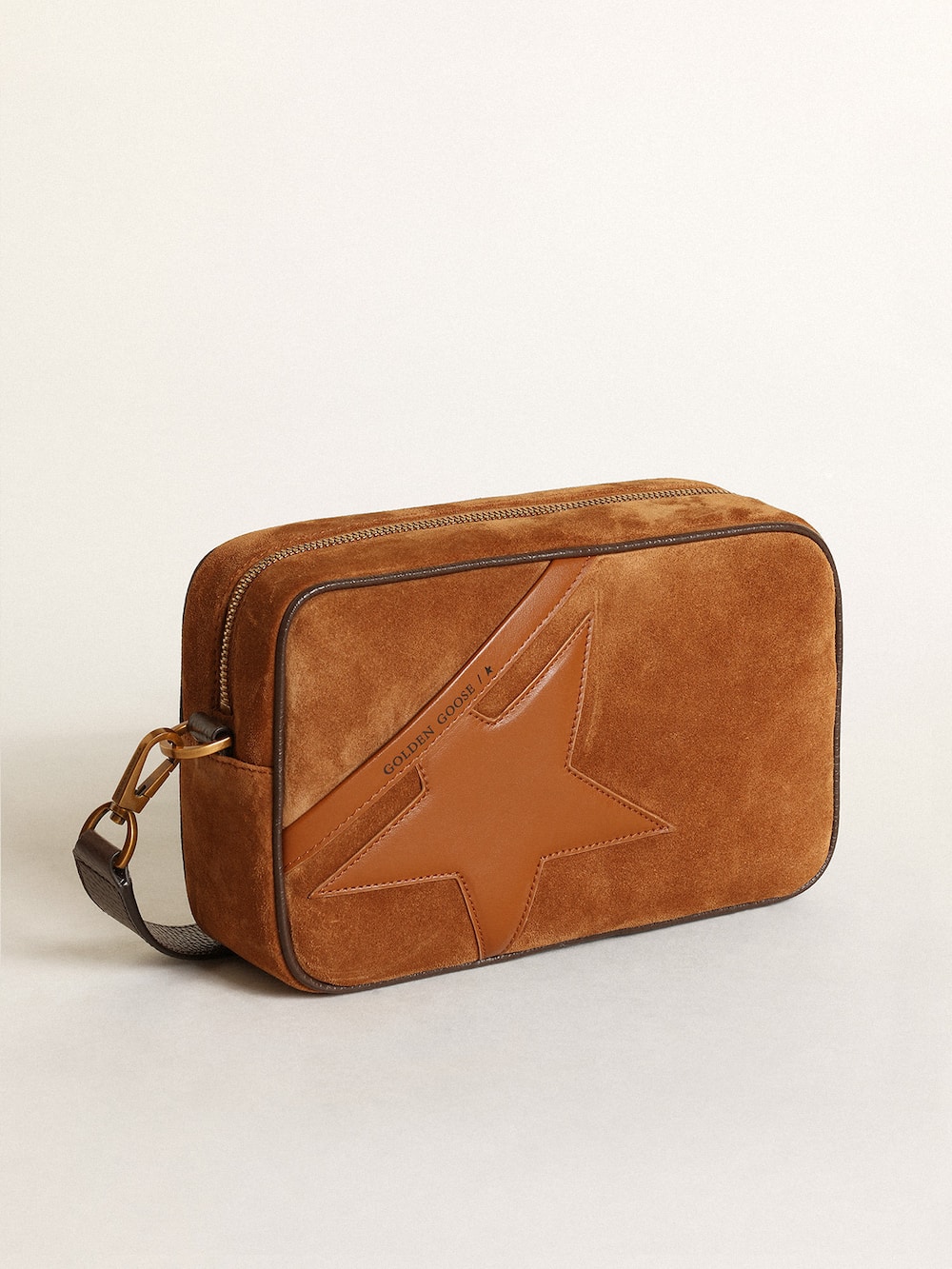 Golden Goose - Bolso Star Bag de ante color tabaco con estrella de piel tono sobre tono in 
