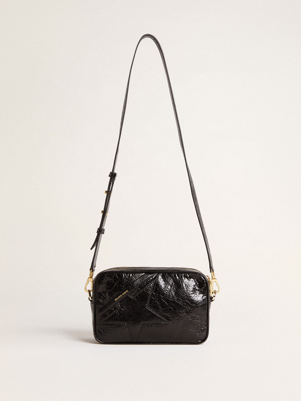 Golden Goose - Star Bag en cuir brillant noir avec étoile ton sur ton in 