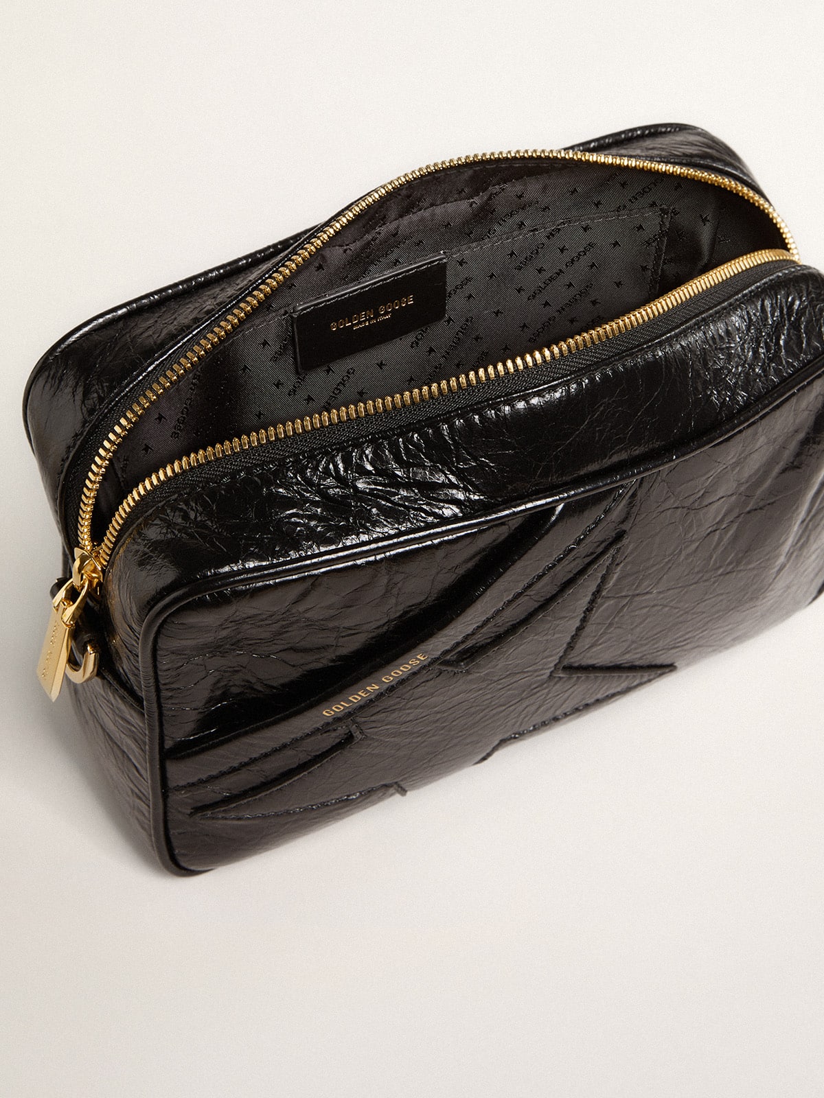 Golden Goose - Star Bag en cuir brillant noir avec étoile ton sur ton in 