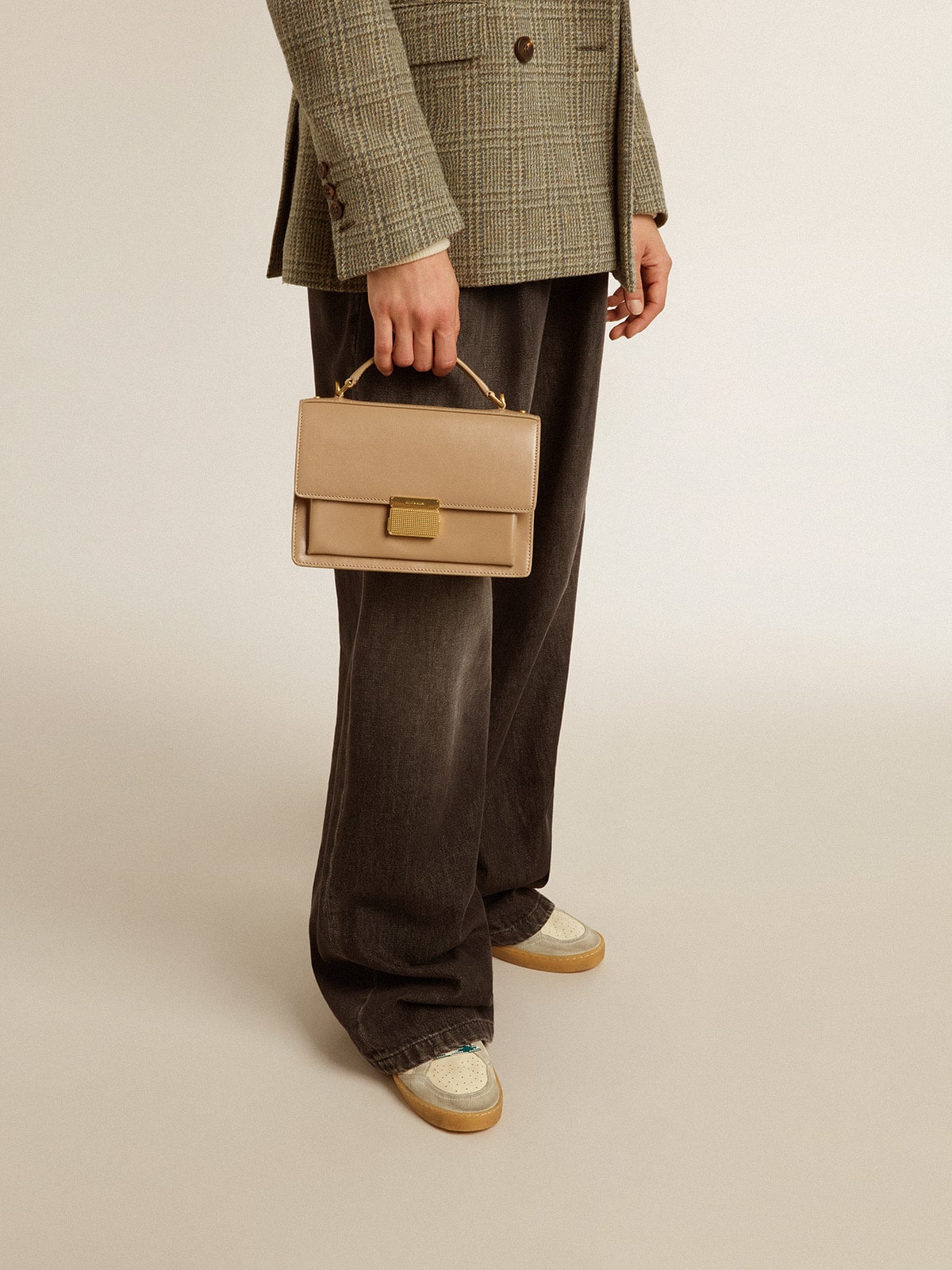 Golden Goose - Venezia Bag in pelle palmellato beige e dettagli oro in 