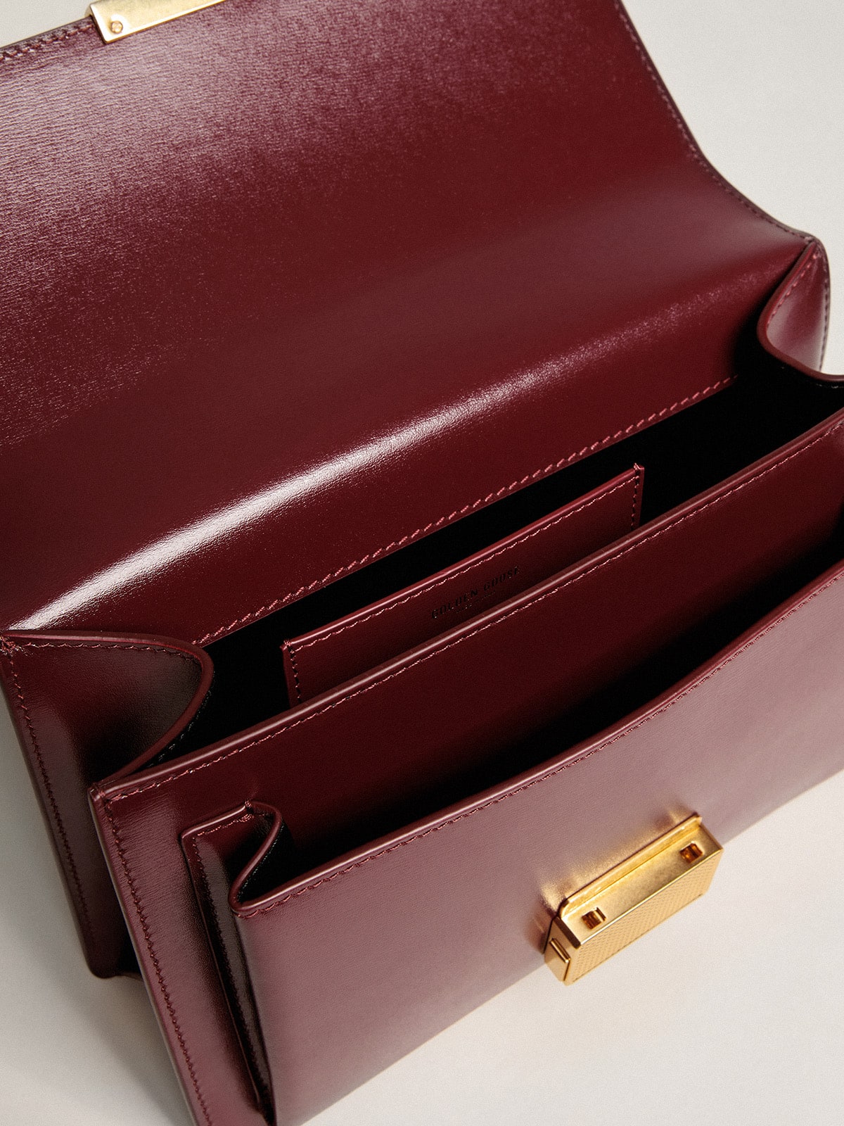 Golden Goose - Venezia Bag in burgundy boarded leather with gold details in 