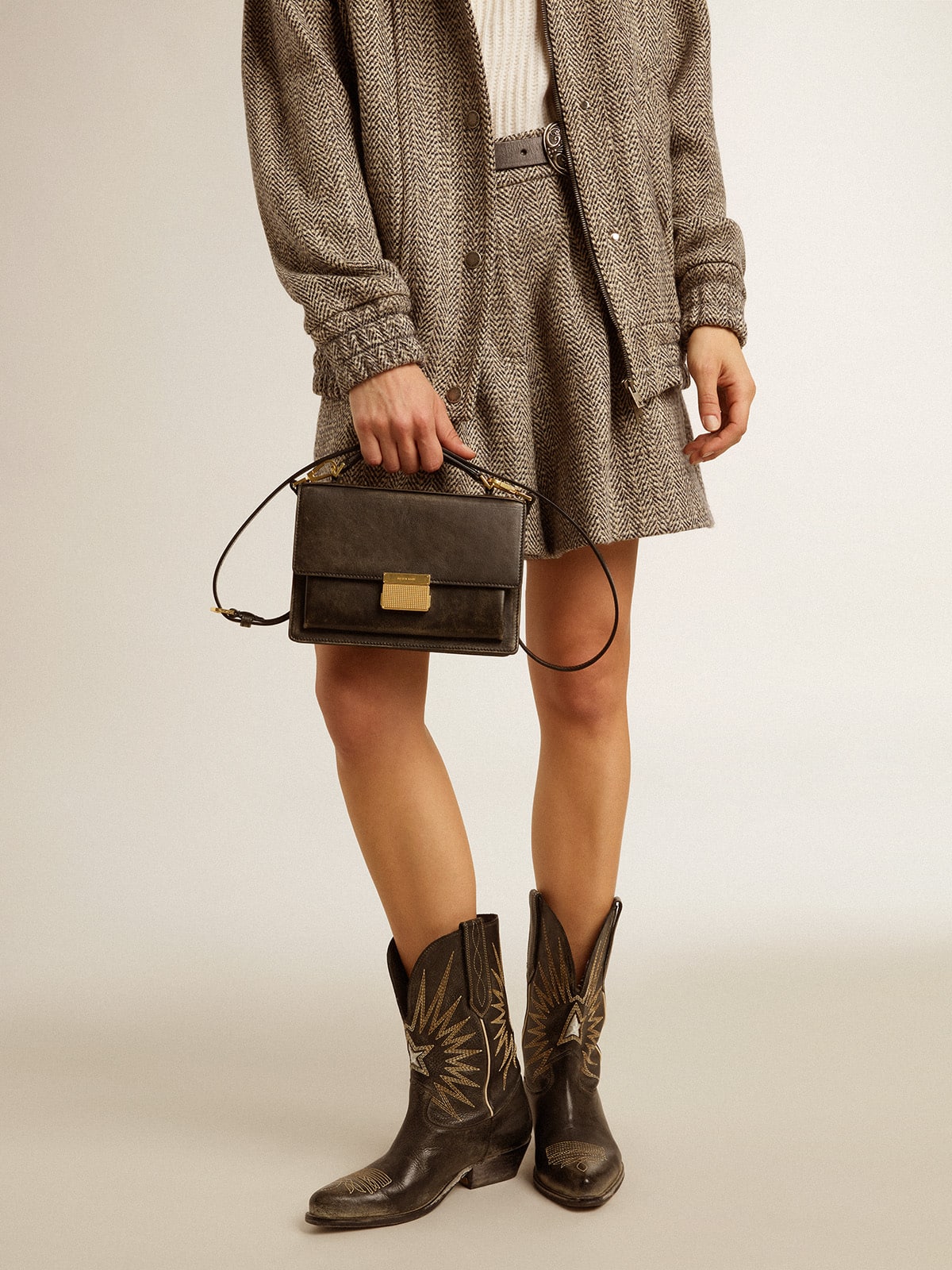 Golden Goose - Venezia Bag in black distressed leather with gold details in 