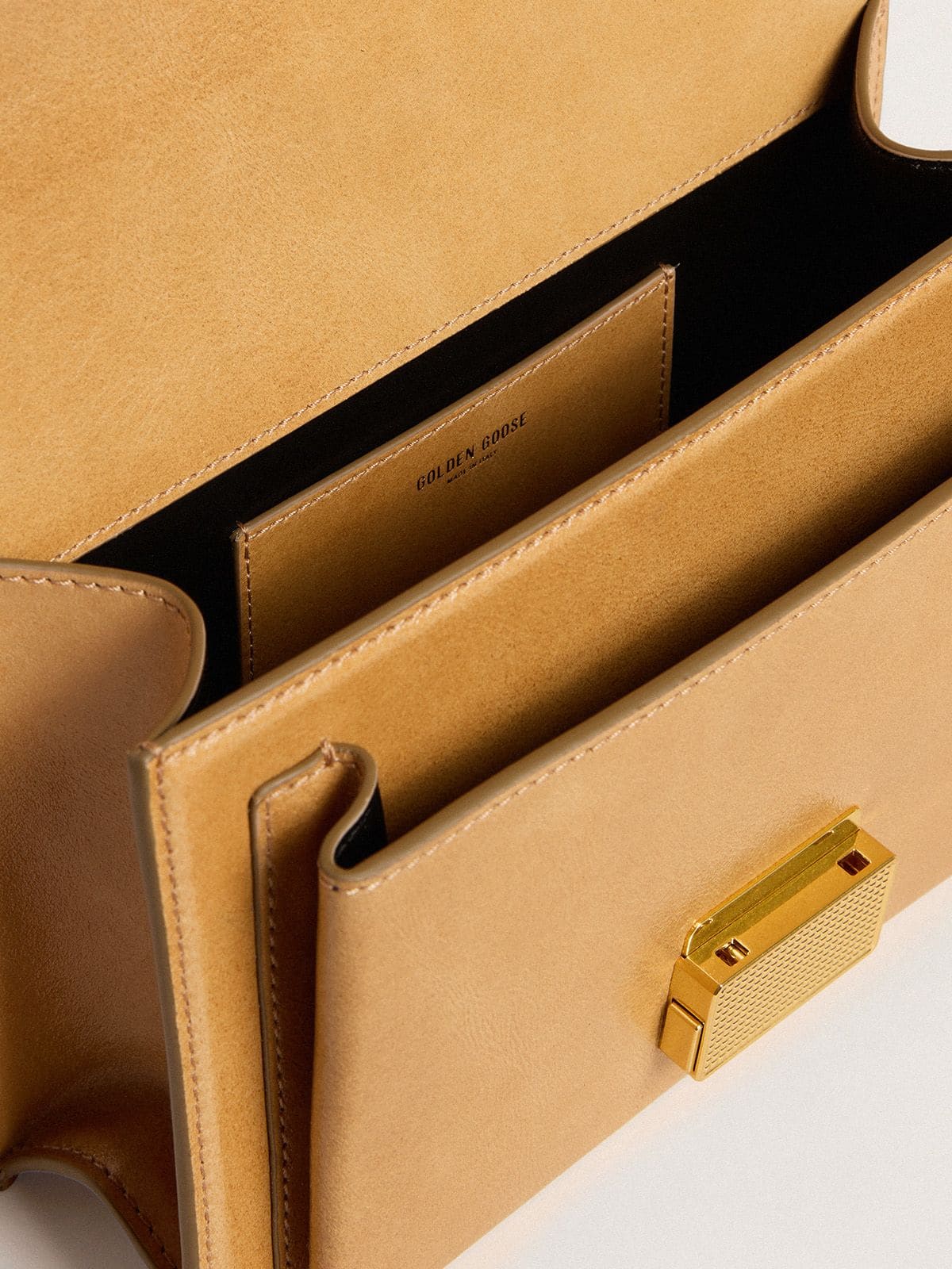 Golden Goose - Venezia Bag in pelle palmellato color giallo ocra con dettagli oro  in 